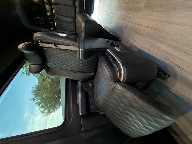 Executive Sprinter captain chair