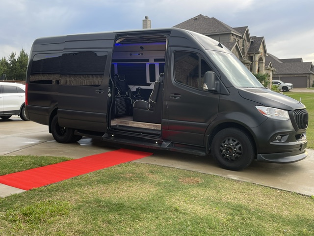JB Luxe Sprinter with red-carpet arrival